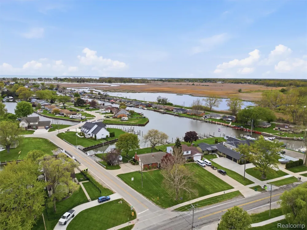 32160 S River Road Harrison Charter Township, MI 48045