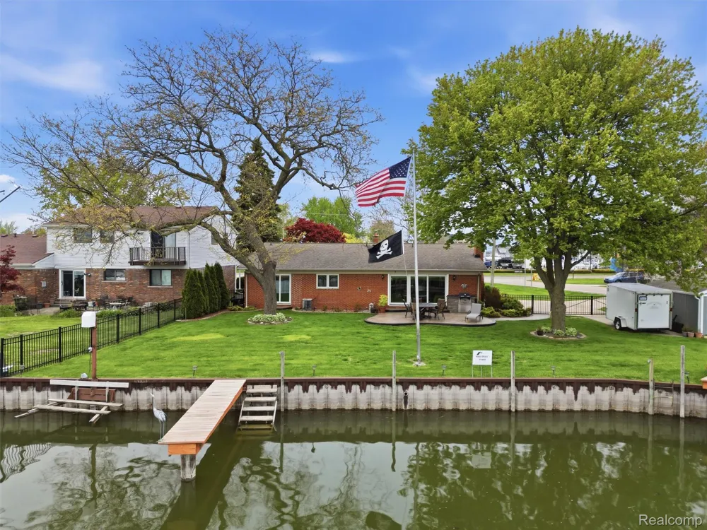 32160 S River Road Harrison Charter Township, MI 48045
