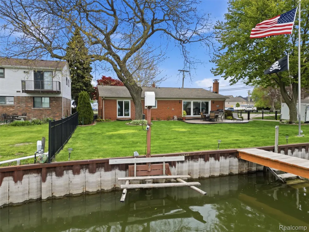 32160 S River Road Harrison Charter Township, MI 48045