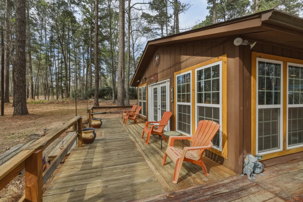 1048 W Holly Trail Hawkins, TX 75765