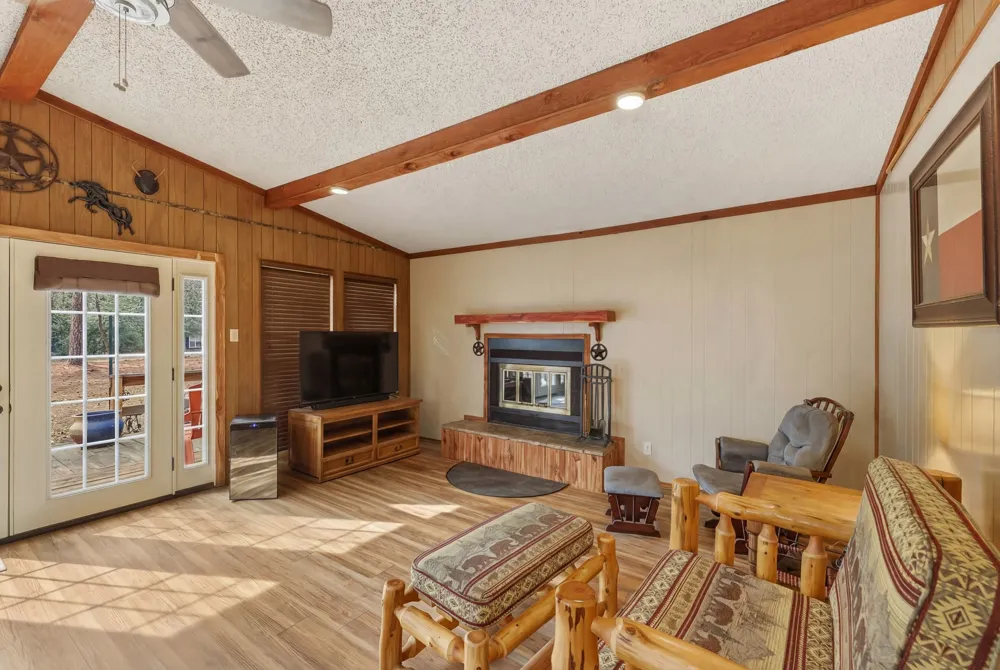 1048 W Holly Trail Hawkins, TX 75765