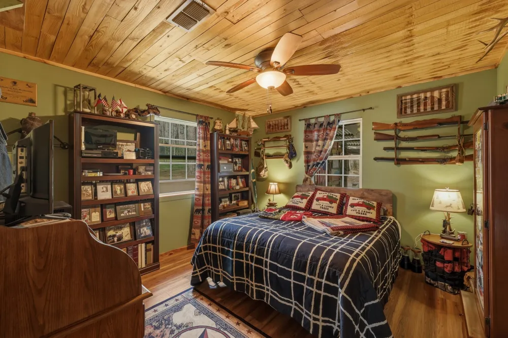 1048 W Holly Trail Hawkins, TX 75765