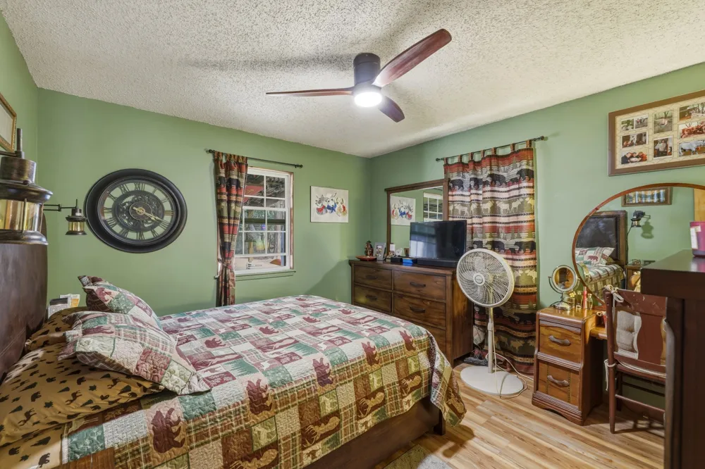 1048 W Holly Trail Hawkins, TX 75765
