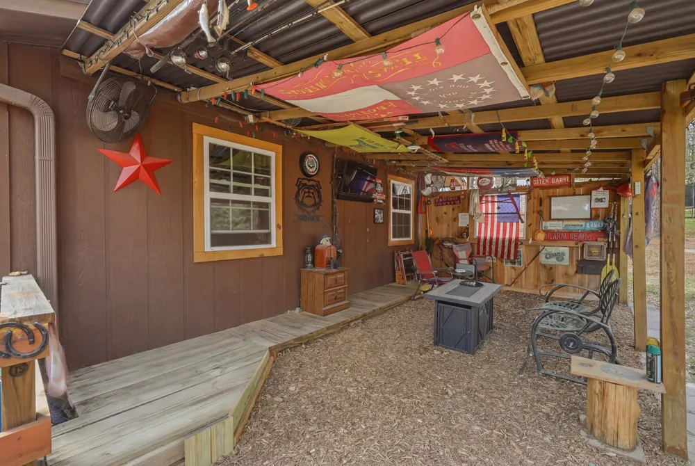 1048 W Holly Trail Hawkins, TX 75765