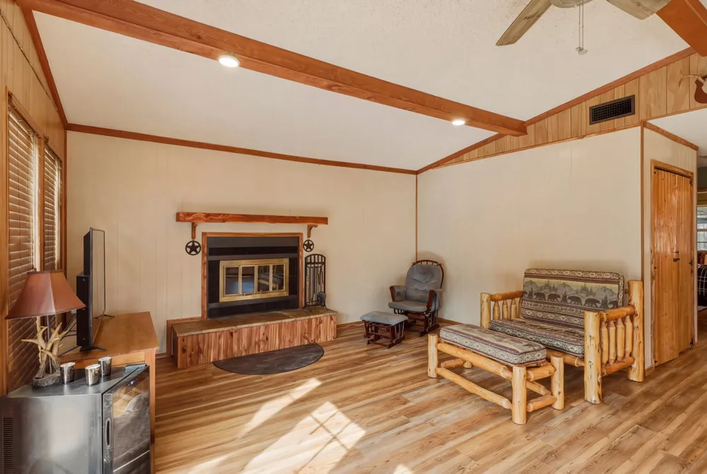 1048 W Holly Trail Hawkins, TX 75765