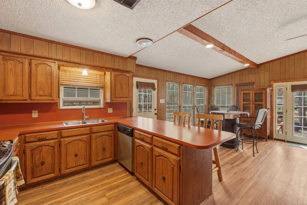 1048 W Holly Trail Hawkins, TX 75765