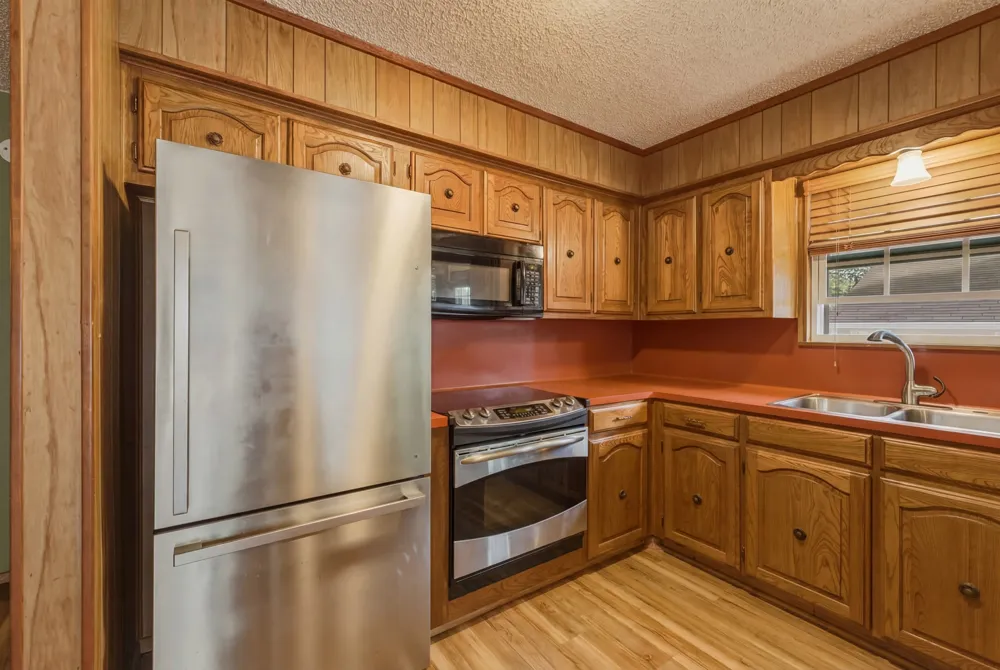 1048 W Holly Trail Hawkins, TX 75765