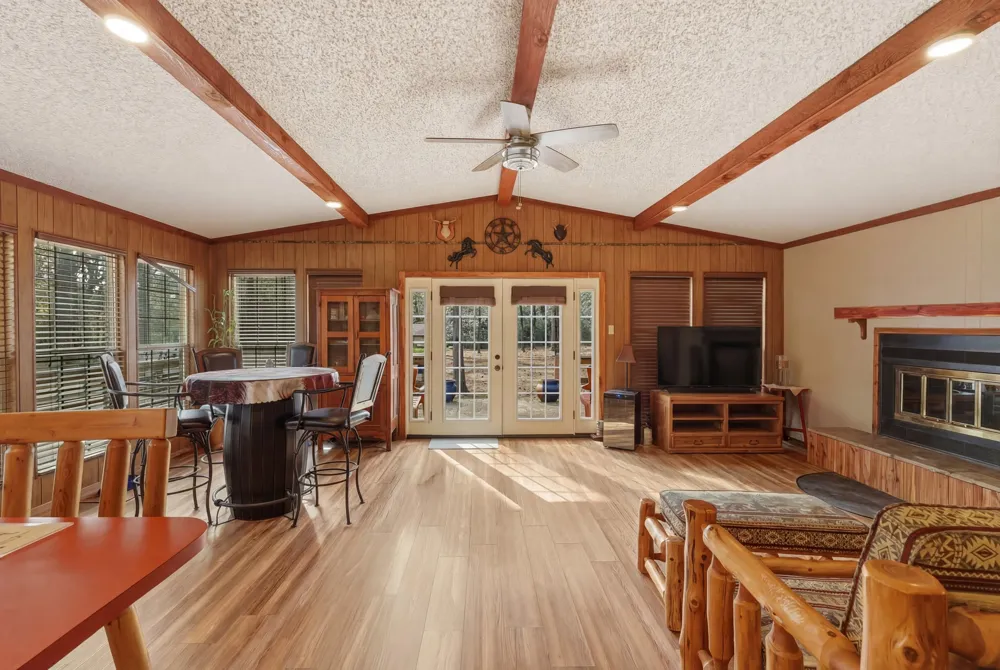 1048 W Holly Trail Hawkins, TX 75765