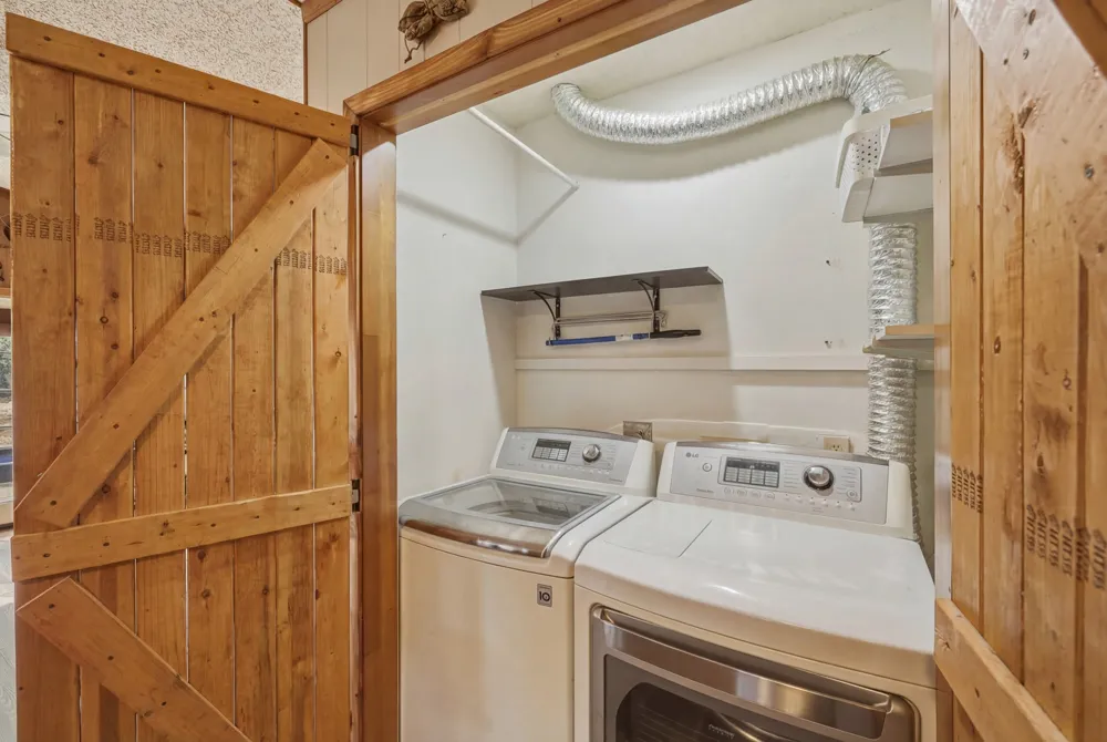 1048 W Holly Trail Hawkins, TX 75765