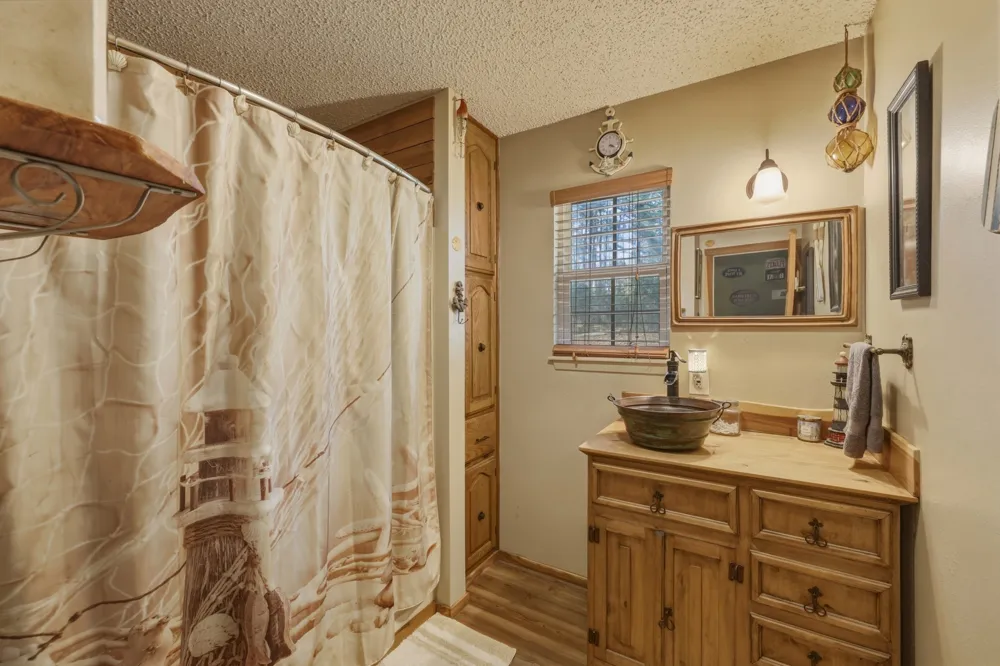 1048 W Holly Trail Hawkins, TX 75765