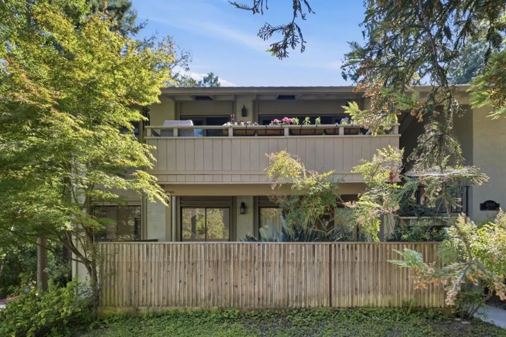 20760 4th Street #11 Saratoga, CA 95070
