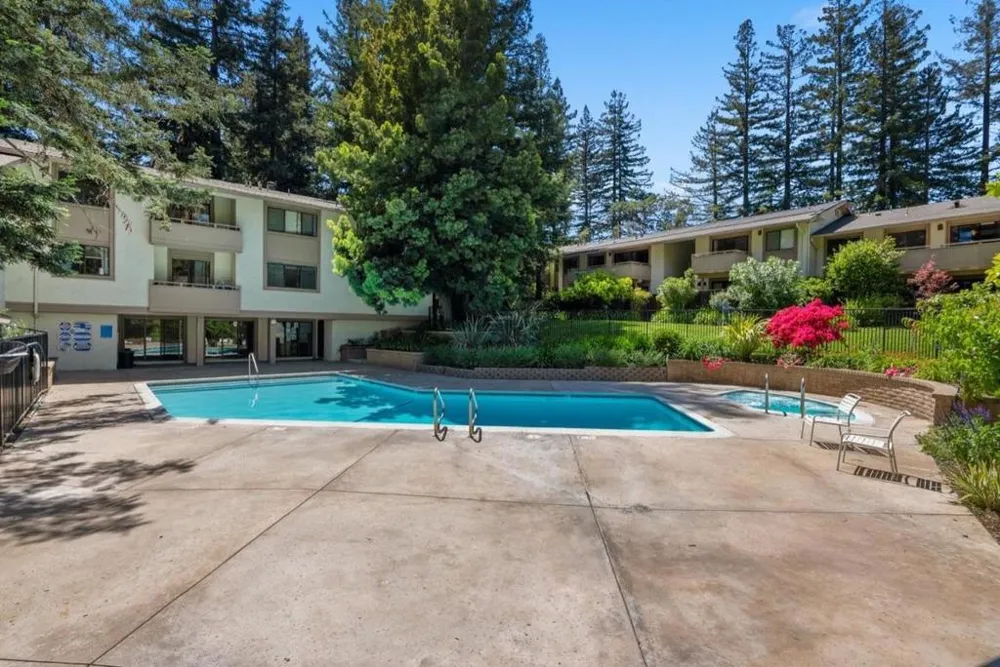 20760 4th Street #11 Saratoga, CA 95070