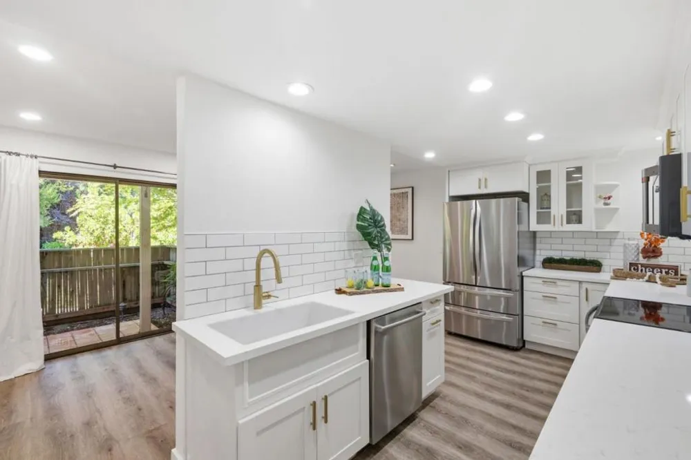 20760 4th Street #11 Saratoga, CA 95070