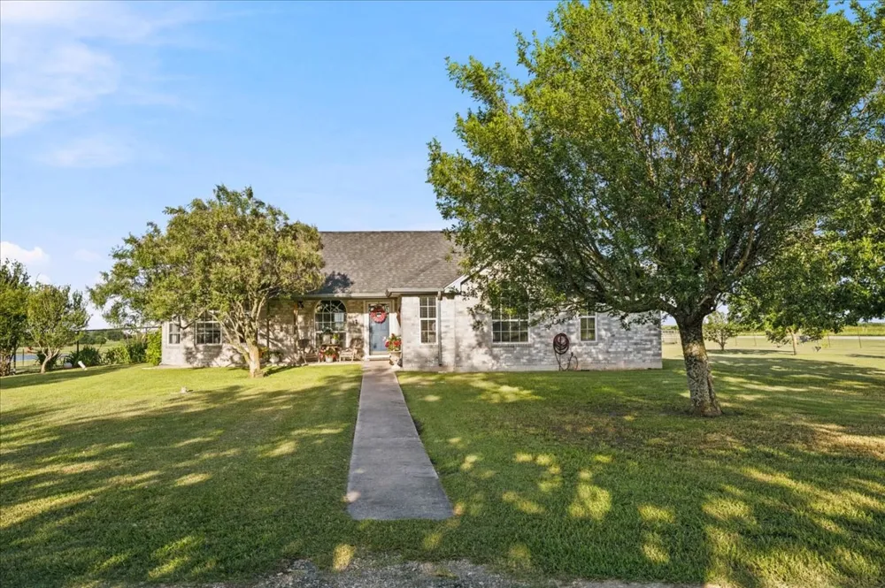2951 FM 936 Hubbard, TX 76648