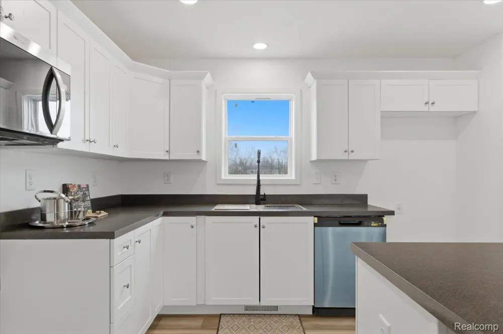4396 Bridgeport Court Inkster City, MI 48141