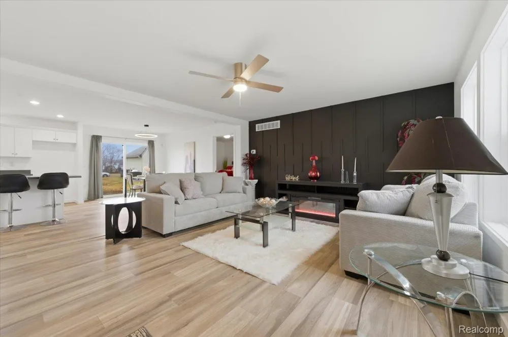 4396 Bridgeport Court Inkster City, MI 48141