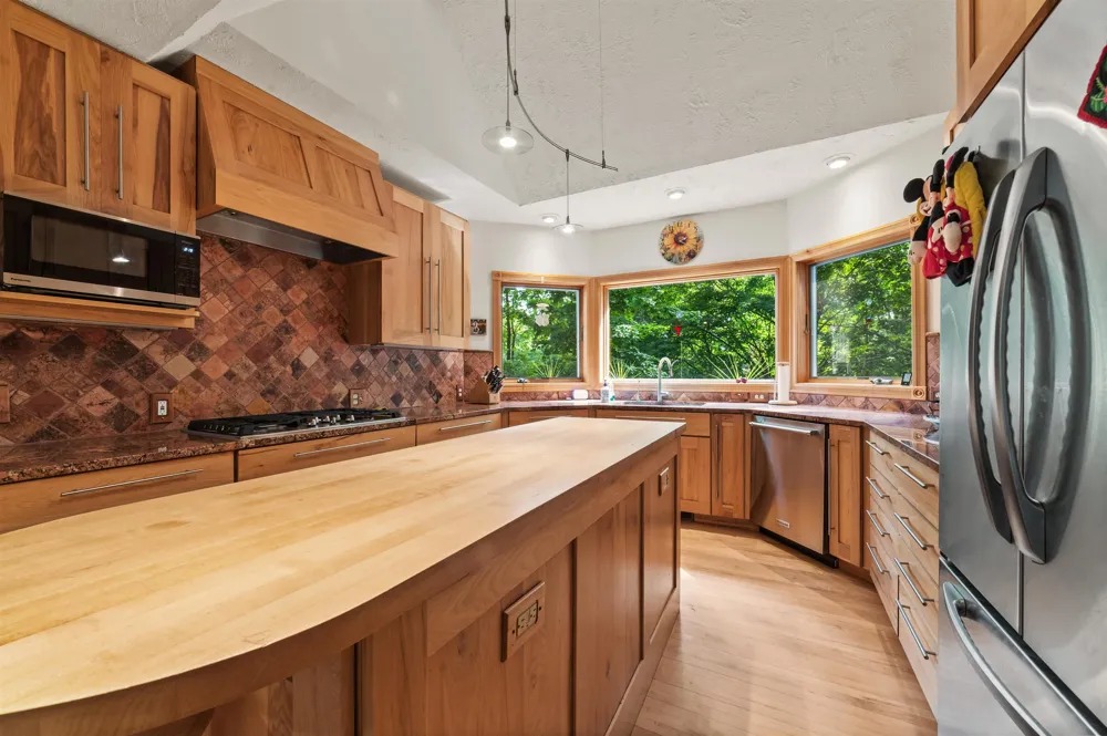 10552 Craig Road Peninsula Township, MI 49686