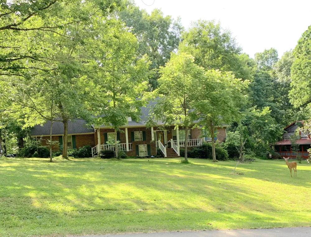 2544 Barwood Dr Greenbrier, TN 37073