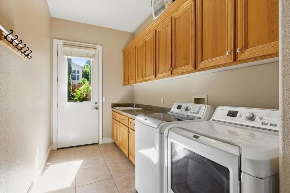 4262 Hensley Circle El Dorado Hills, CA 95762
