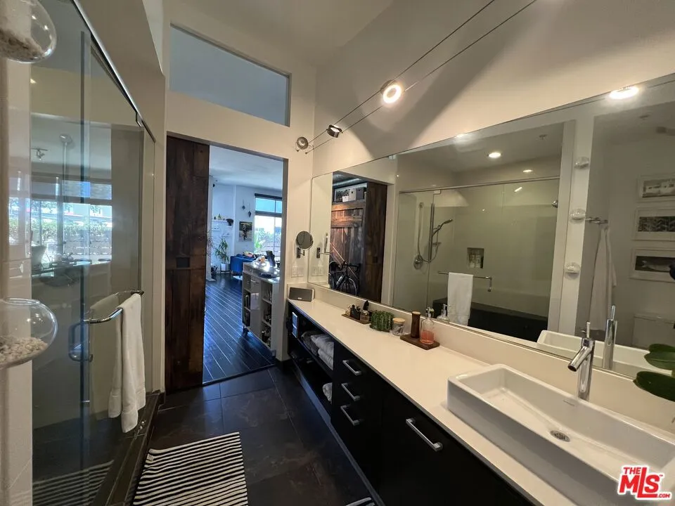 13320 Beach Avenue #102 Marina del Rey, CA 90292