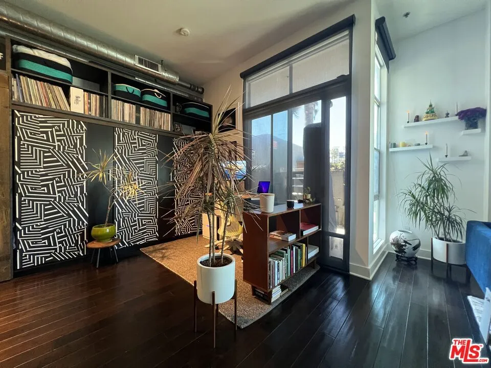 13320 Beach Avenue #102 Marina del Rey, CA 90292