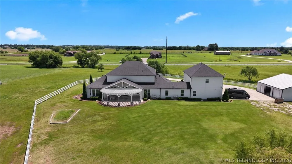 19220 Saddleback Drive Mounds, OK 74047