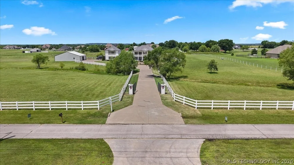 19220 Saddleback Drive Mounds, OK 74047