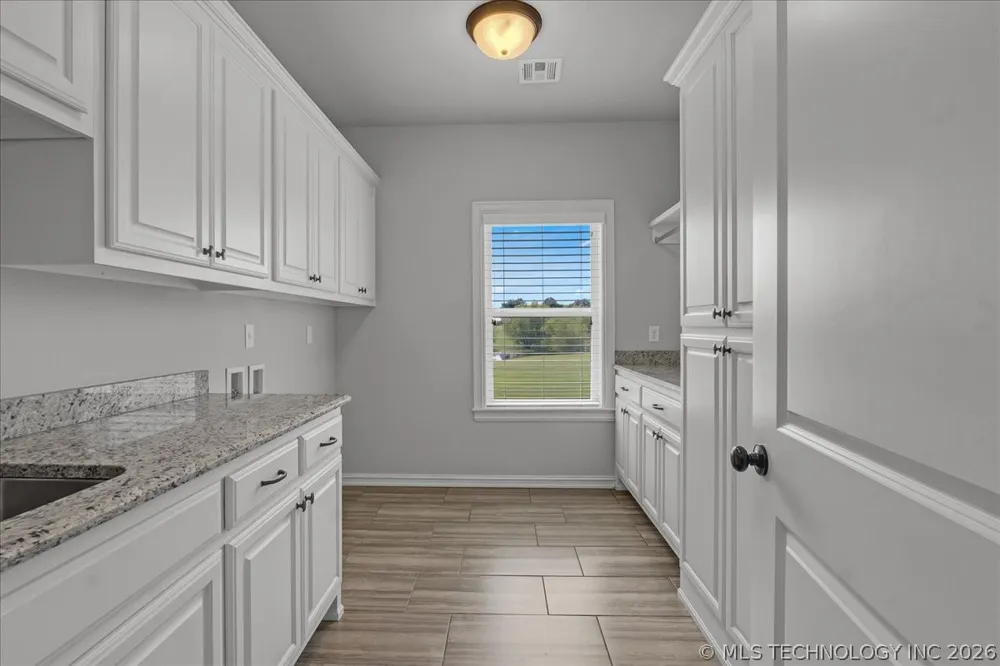 19220 Saddleback Drive Mounds, OK 74047