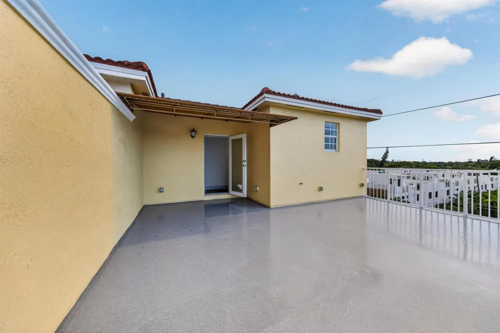 2700 NE 8th Avenue Wilton Manors, FL 33334