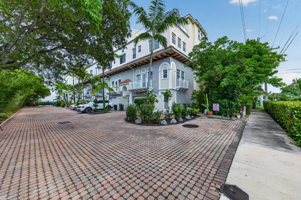 2700 NE 8th Avenue Wilton Manors, FL 33334