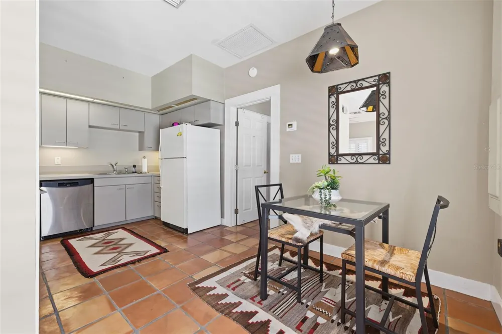 912 S FREMONT AVENUE Tampa, FL 33606