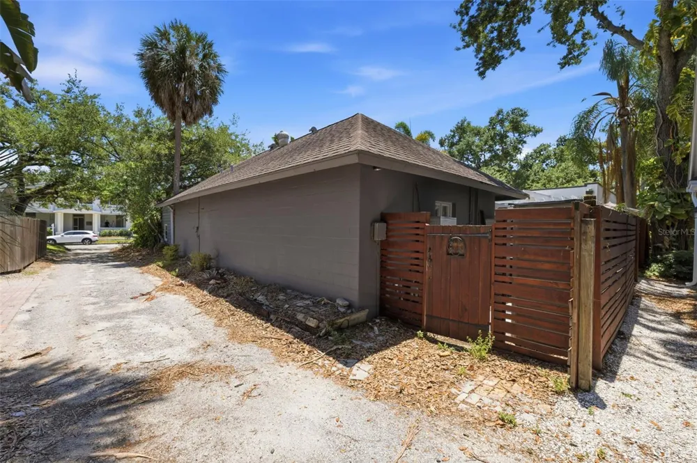 912 S FREMONT AVENUE Tampa, FL 33606