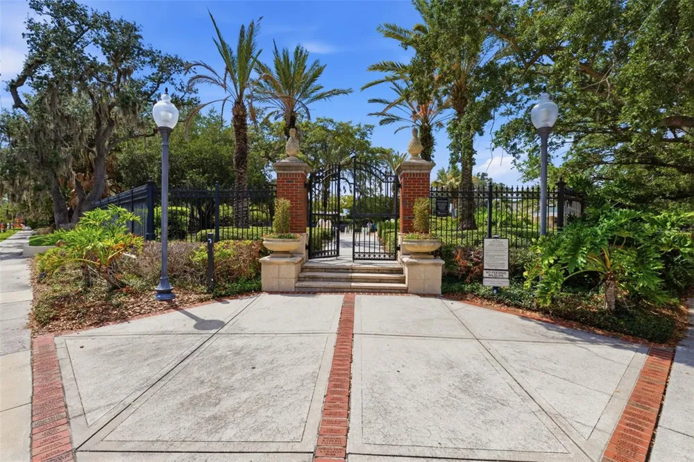 912 S FREMONT AVENUE Tampa, FL 33606
