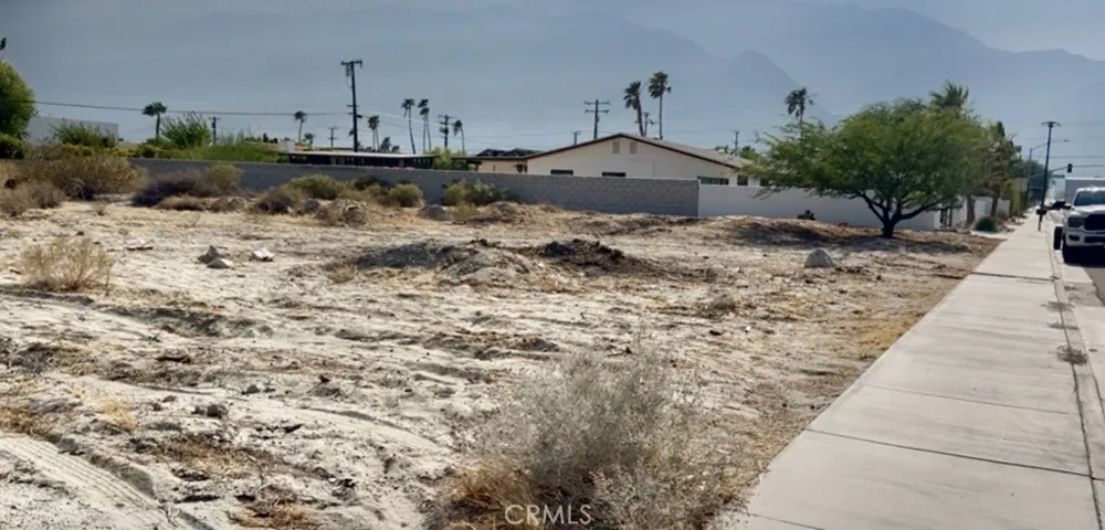 1833 Racquet Club Road E Palm Springs, CA 92262
