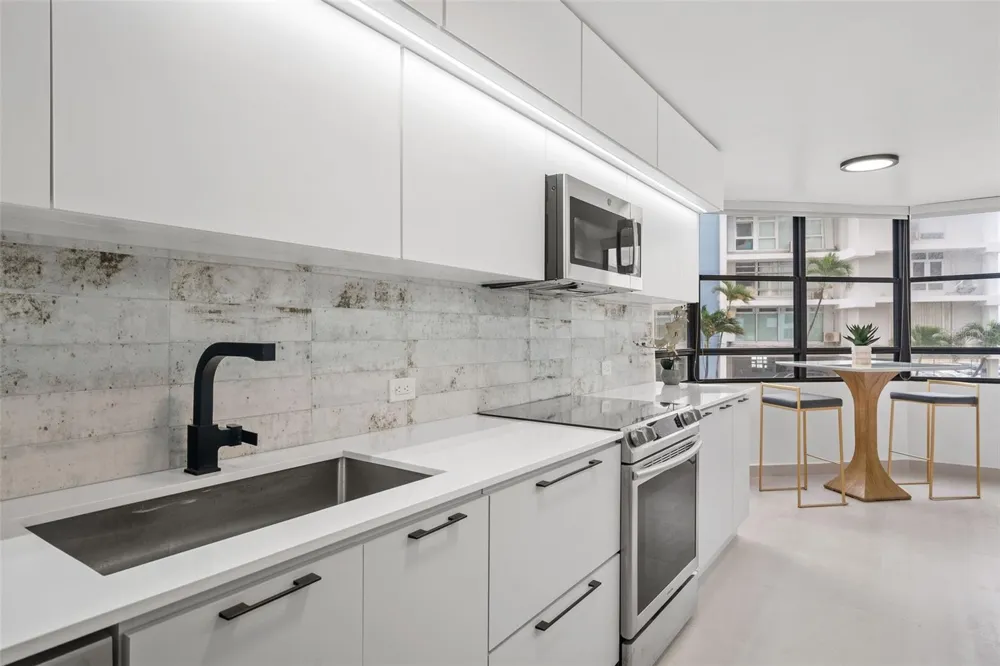 2 Condado Princess WASHINGTON #103 San Juan, PR 00911
