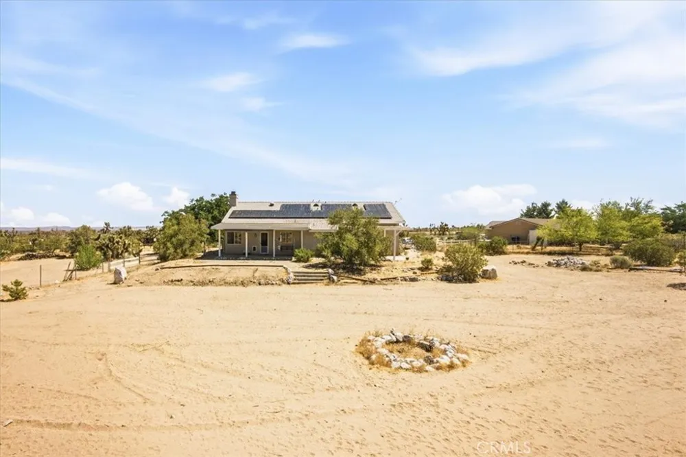 1397 Sierra Pinon Hills, CA 92372
