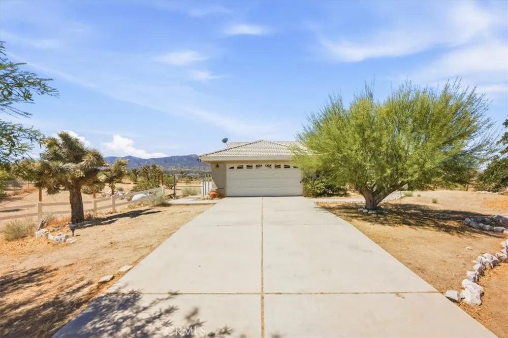 1397 Sierra Pinon Hills, CA 92372