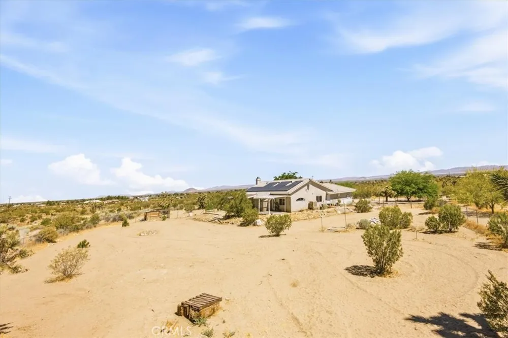 1397 Sierra Pinon Hills, CA 92372