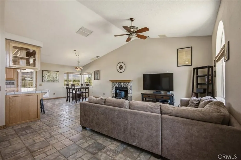 1397 Sierra Pinon Hills, CA 92372