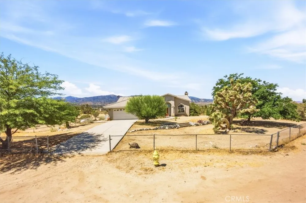 1397 Sierra Pinon Hills, CA 92372