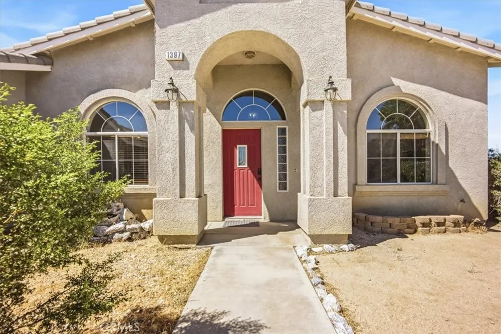1397 Sierra Pinon Hills, CA 92372