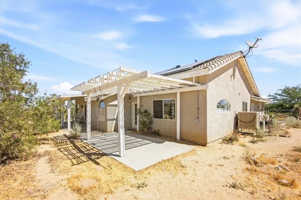 1397 Sierra Pinon Hills, CA 92372