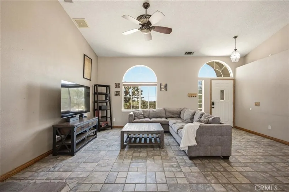 1397 Sierra Pinon Hills, CA 92372
