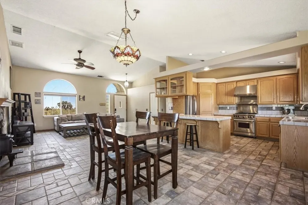 1397 Sierra Pinon Hills, CA 92372