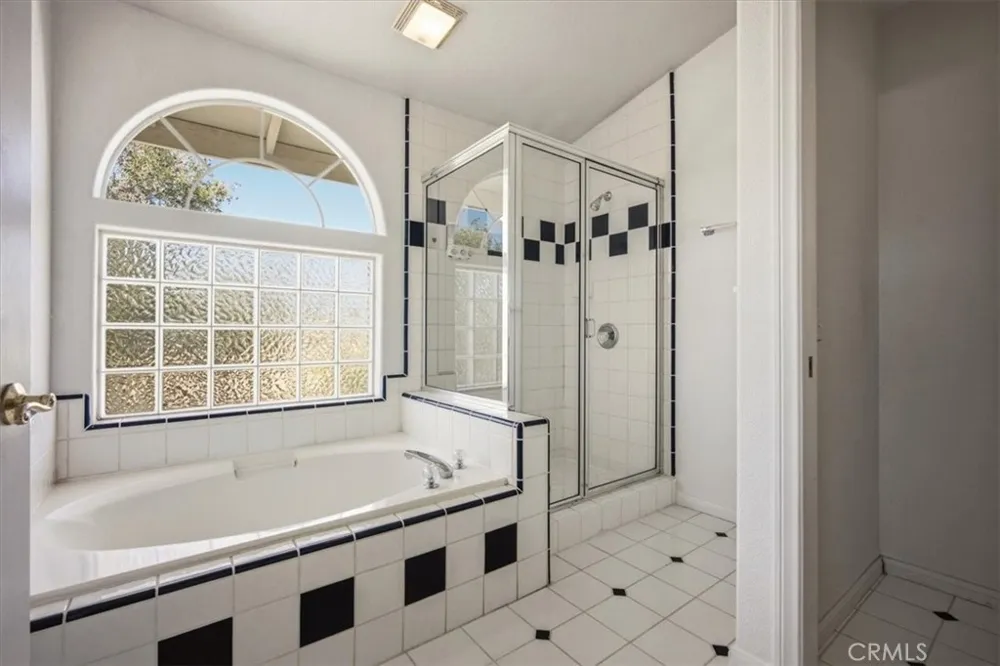 1397 Sierra Pinon Hills, CA 92372