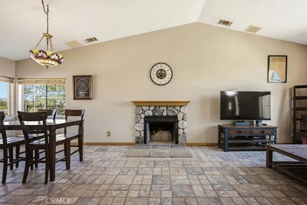 1397 Sierra Pinon Hills, CA 92372