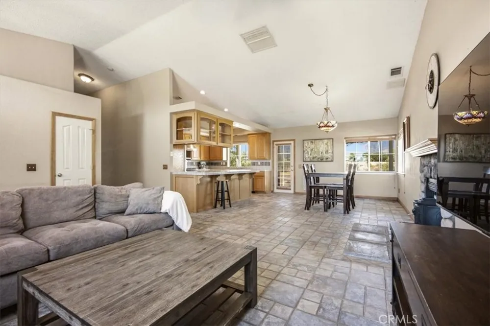 1397 Sierra Pinon Hills, CA 92372