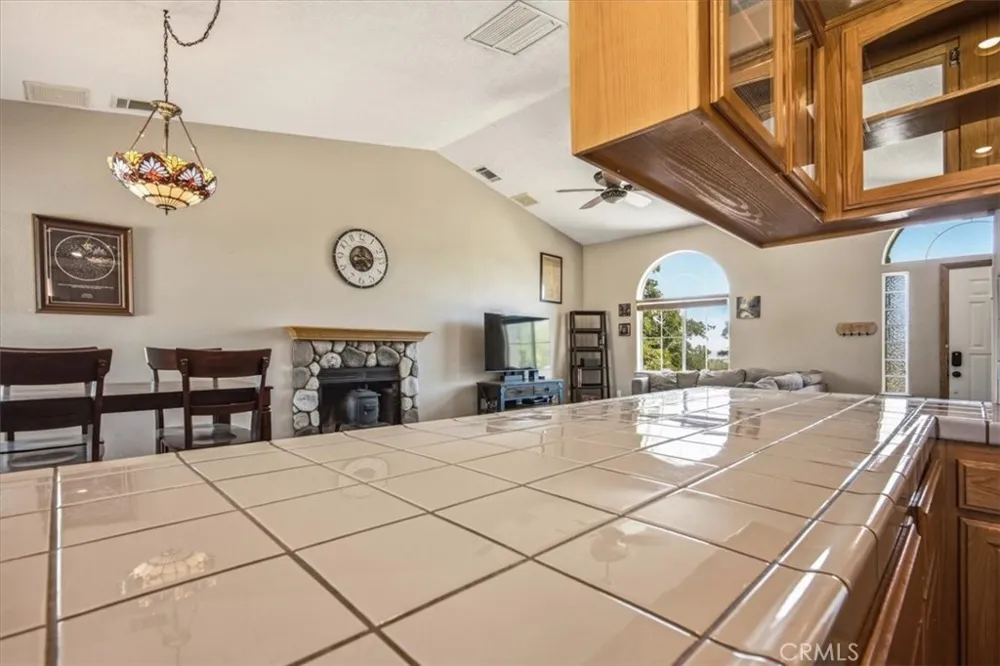 1397 Sierra Pinon Hills, CA 92372