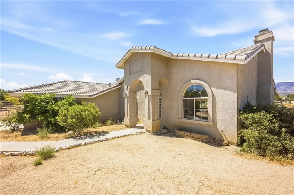 1397 Sierra Pinon Hills, CA 92372