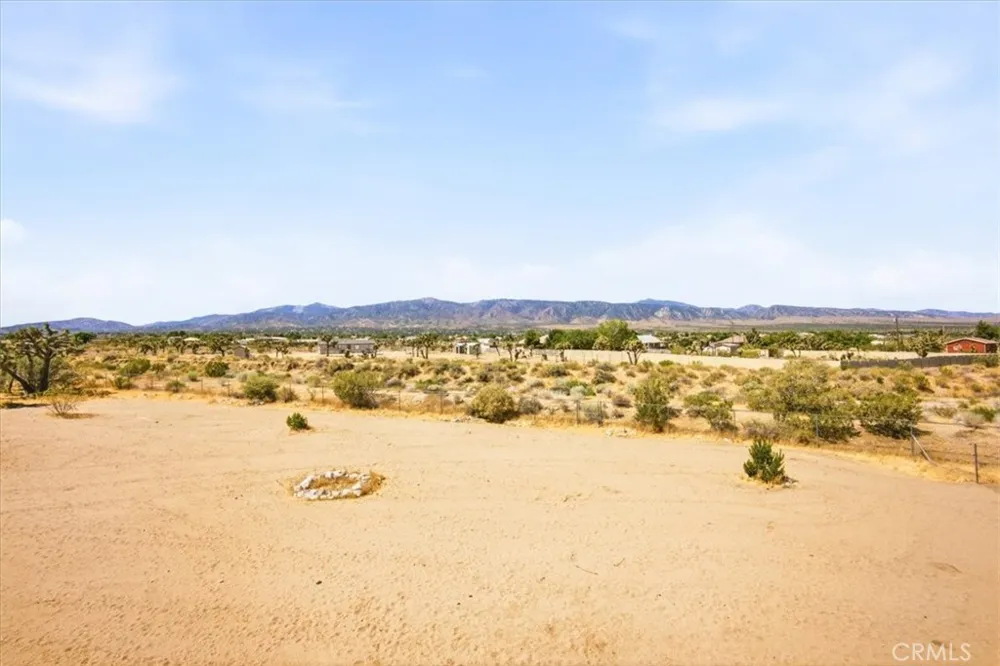 1397 Sierra Pinon Hills, CA 92372